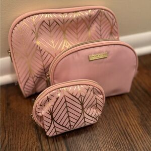 Adrienne Vittadini 3-Piece Makeup Bag in Pink